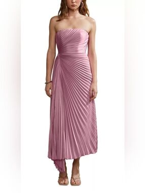 pleated strapless belle dress Gown It’s designed with a strapless AMUR Belle Dress in Navy